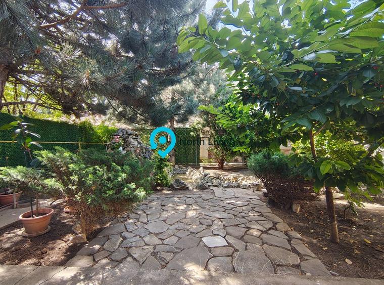 Casă individuală cu 5 camere cu Canalizare în Central