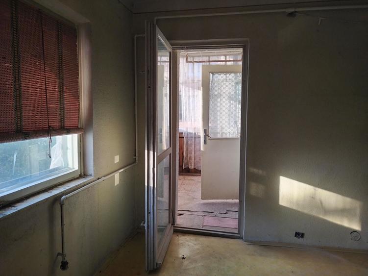 Apartament decomandat cu 2 camere si balcon, etajul 1 - 3