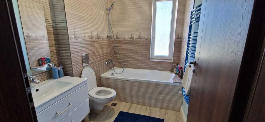 Casă cu 4 camere în Central