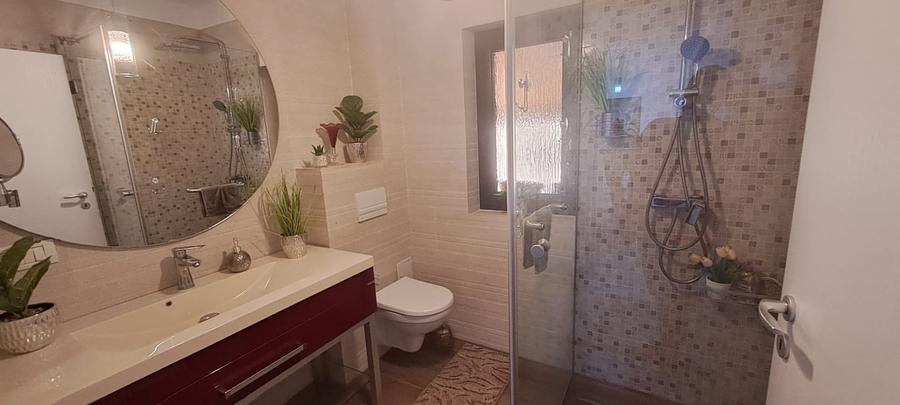 Casă individuală cu 5 camere cu Canalizare în Giroc