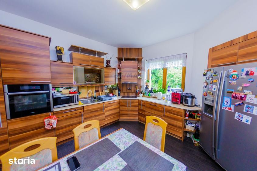 Casă cu 5 camere cu Teren 1108 Mp în Săsar