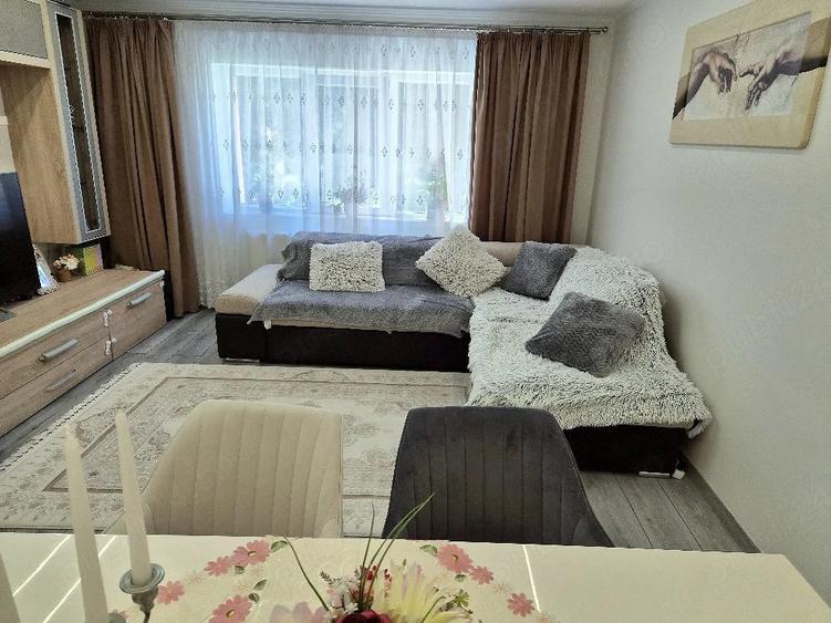 Apartament cu 4 camere decomandat în Micro 17