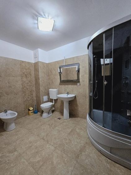 Casă cu 11 camere cu Teren 5000 Mp în Mușetești