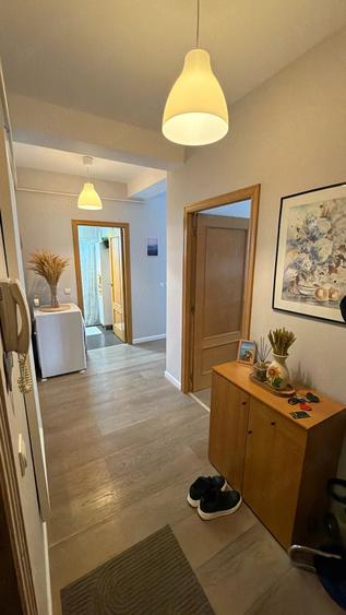 Apartament cu 3 camere decomandat în 1 Decembrie