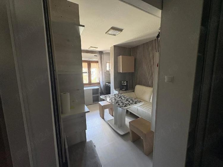Apartament cu 3 camere decomandat în Între Lacuri
