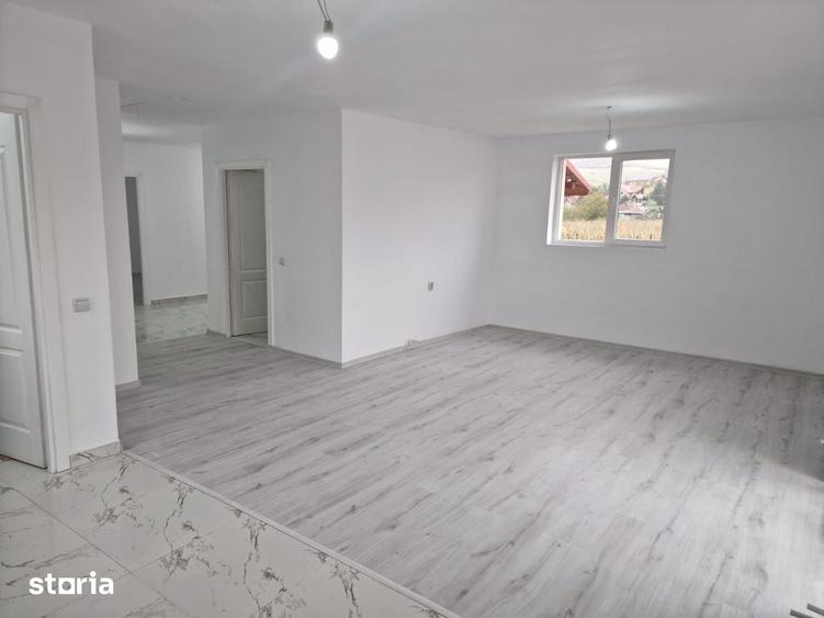 Casă cu 4 camere cu Teren 1000 Mp în Căianu