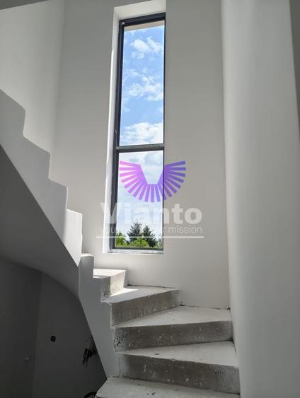 Casă individuală cu 4 camere cu Canalizare în Cristian