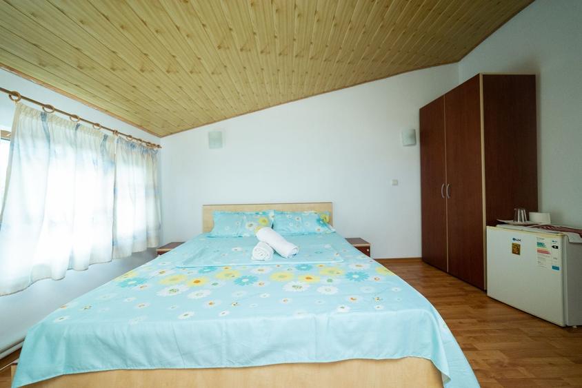 Casă cu 12 camere cu Canalizare în Central