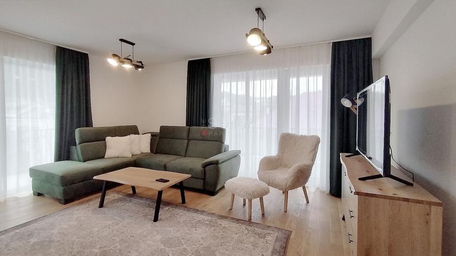 Apartament cu 3 camere semidecomandat, mobilat în Brașovul Vechi