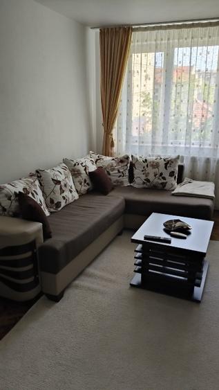 Apartament cu 3 camere decomandat, mobilat în Central