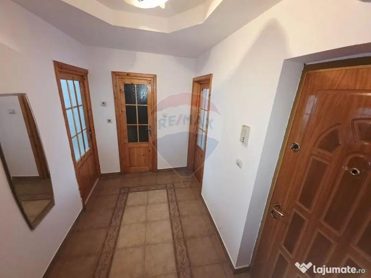 Apartament cu 2 camere decomandat în 1 Mai