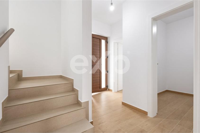 Duplex cu 4 camere cu Canalizare în Covaci