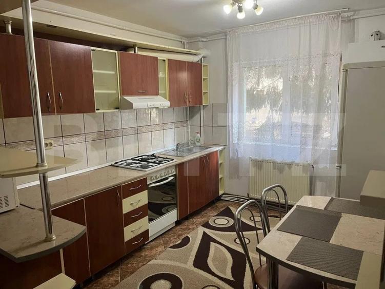 Apartament cu 3 camere semidecomandat în Central