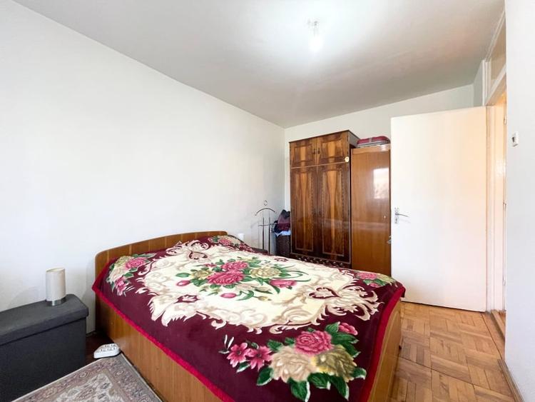 Apartament cu 3 camere semidecomandat, mobilat în Girocului