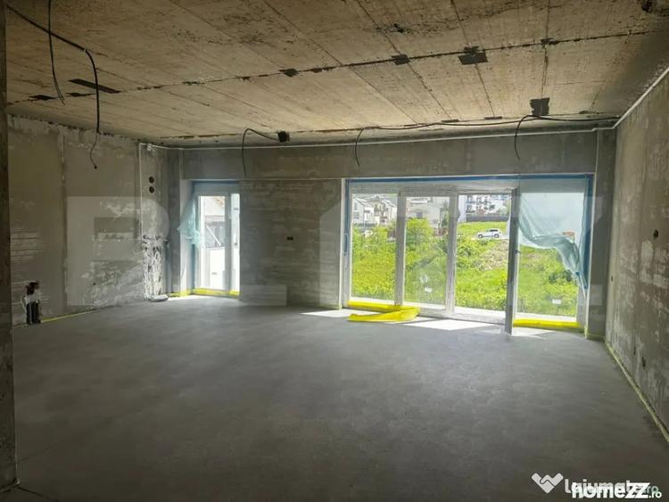 Apartament cu 4 camere semidecomandat în Europa