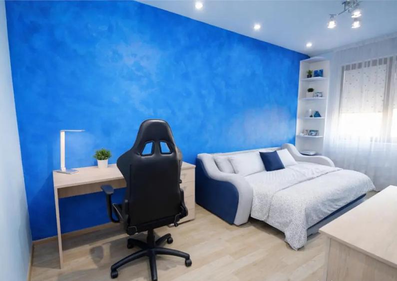 Apartament cu 3 camere decomandat, mobilat în Tractorul