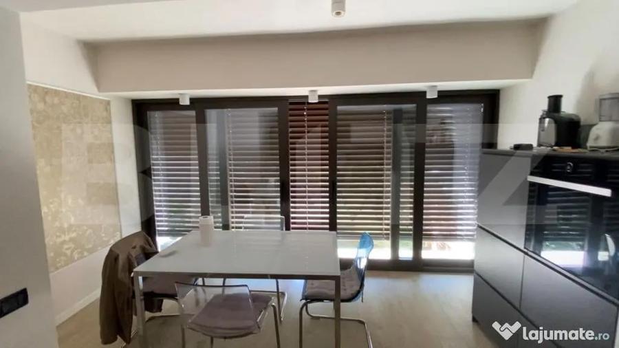 Casă cu 5 camere cu Teren 370 Mp în George Enescu