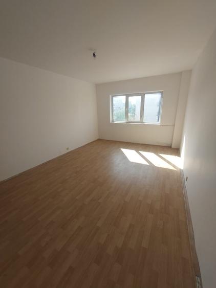 Apartament cu 2 camere decomandat în Micro 12