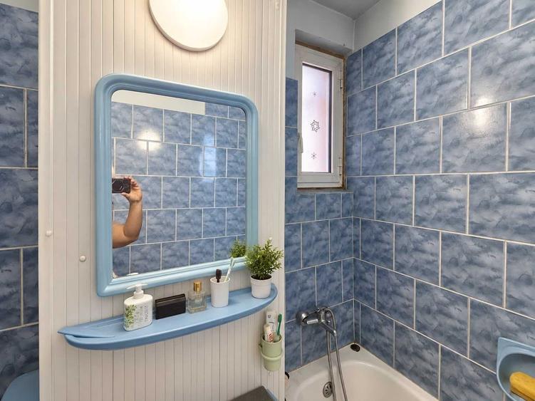 Apartament cu 3 camere semidecomandat în Central