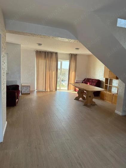 Casă cu 6 camere cu Teren 325 Mp în Dumbrăvița