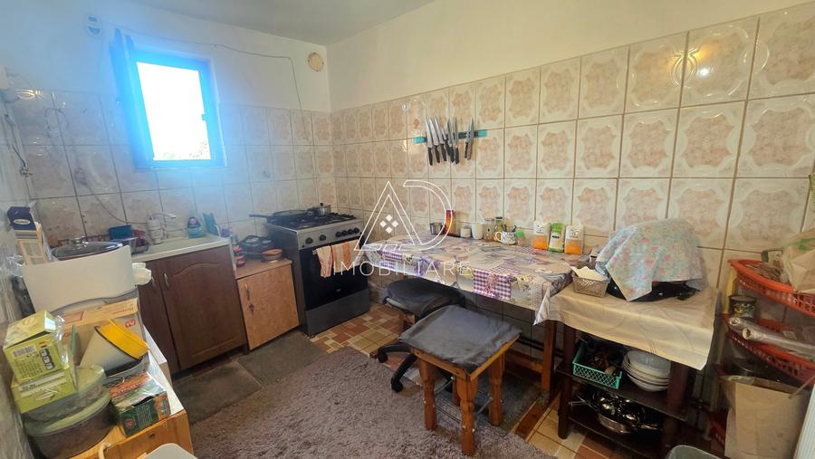 Casă individuală cu 7 camere cu Canalizare în Vest