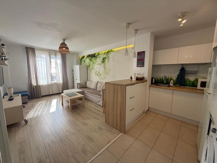 Apartament cu 2 camere semidecomandat, mobilat în P-ța Universității