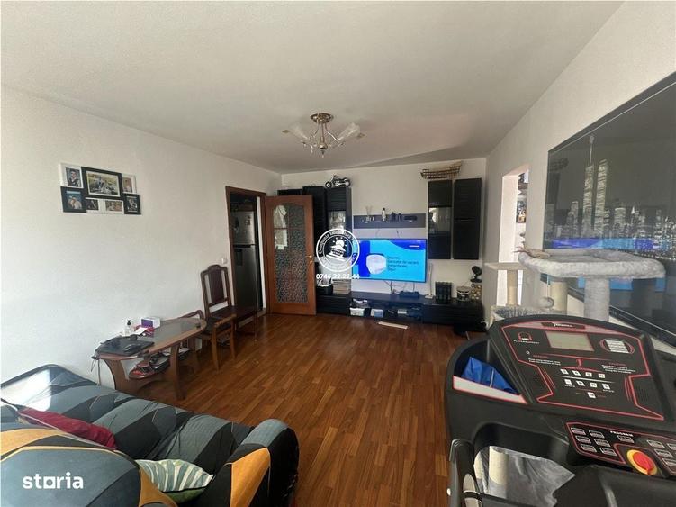 Apartament cu 3 camere semidecomandat în Tătărași