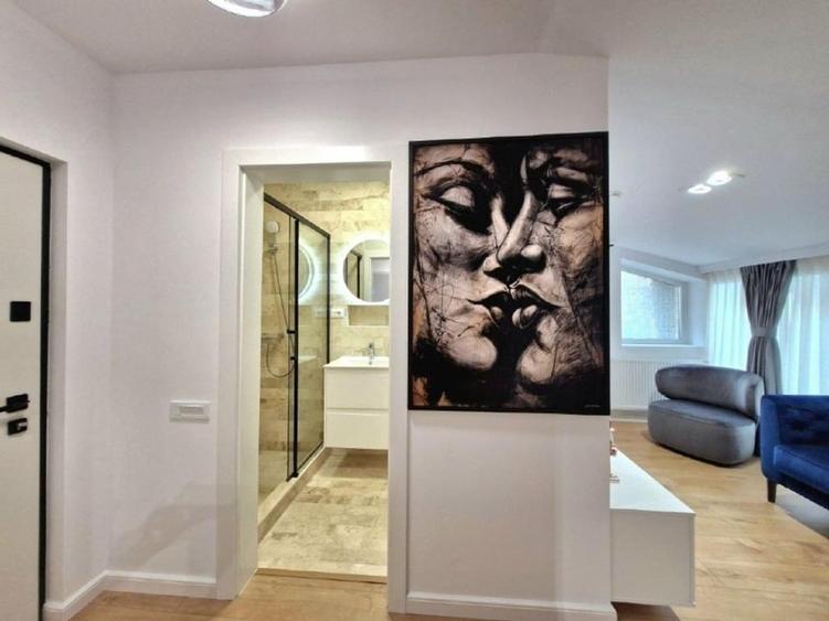 Apartament cu 2 camere decomandat, mobilat în Central