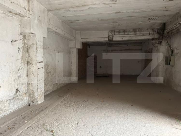 Spațiu industrial, de 2,800 mp, în Botizului