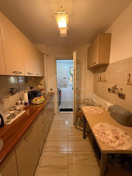 Apartament cu 2 camere semidecomandat în Craiovița Nouă