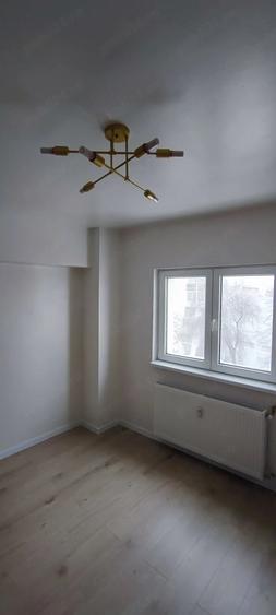 Apartament cu 4 camere semidecomandat în Colentina