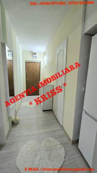 Apartament cu 2 camere semidecomandat în Craiovei