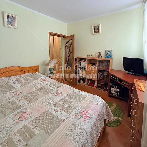 Apartament cu 4 camere semidecomandat în Micro 16