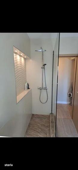 Apartament cu 4 camere decomandat în Victoriei