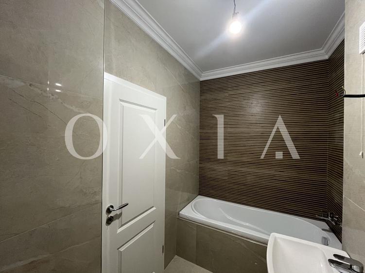 Apartament cu 3 camere semidecomandat în Torontalului