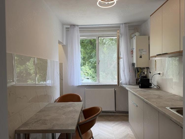 Apartament cu 2 camere decomandat în Central