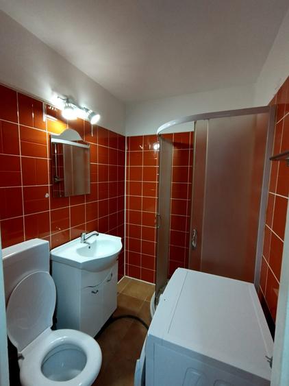 Apartament cu 2 camere semidecomandat în Giurgiului
