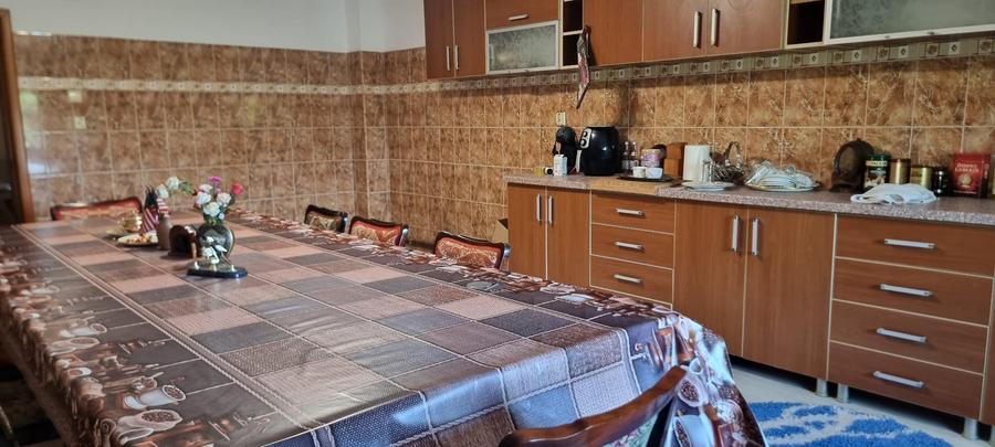 Casă individuală cu 7 camere cu Garaj în Căteasca