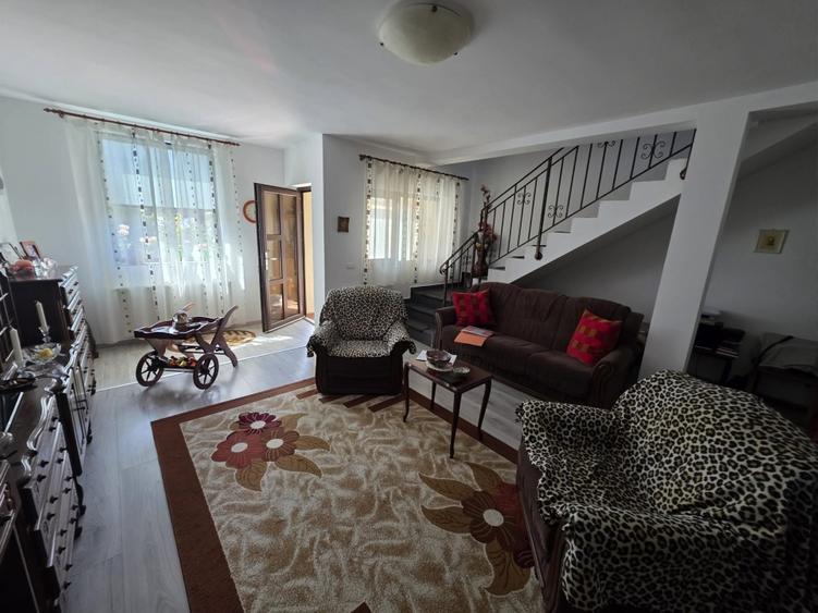 Duplex cu 3 camere cu Teren 158 Mp în Valea Adâncă