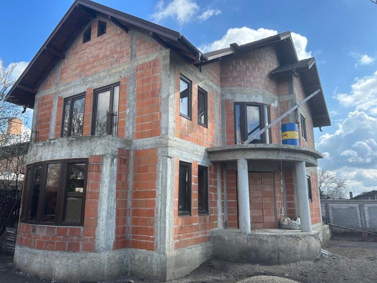 Casă cu 4 camere în Bărcănești