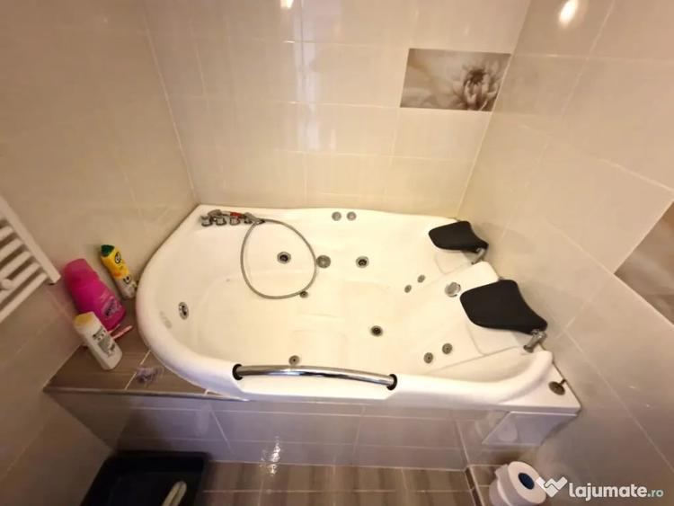 Apartament cu 4 camere decomandat în Central