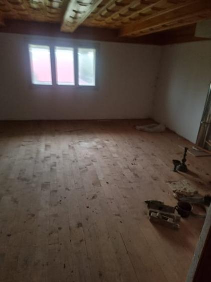 Casă individuală cu 8 camere cu Teren 1300 Mp în Marginea