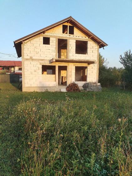 Casă cu Teren 1000 Mp în Vulcana-Pandele