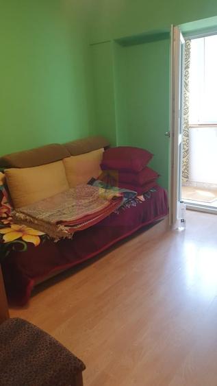 Apartament cu 3 camere decomandat în Costin Georgian