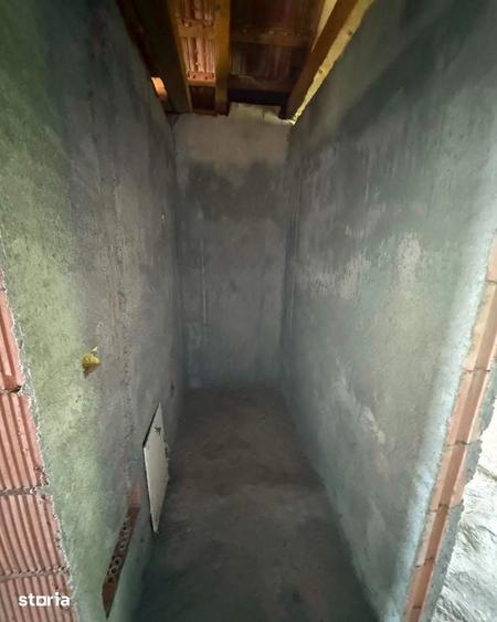 Casă cu 4 camere cu Teren 546 Mp în Groși