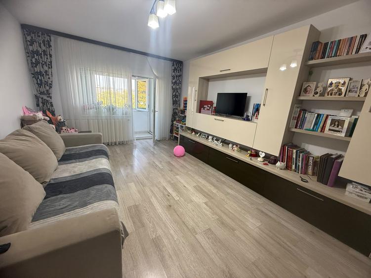 Apartament cu 3 camere decomandat în Central