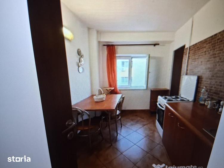 Garsonieră decomandată în Decebal