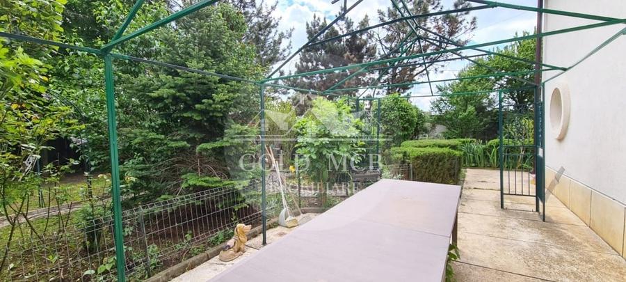 Casă individuală cu 7 camere cu Piscina în Săftica