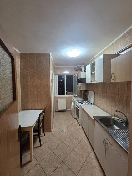 Apartament cu 3 camere decomandat în Colentina