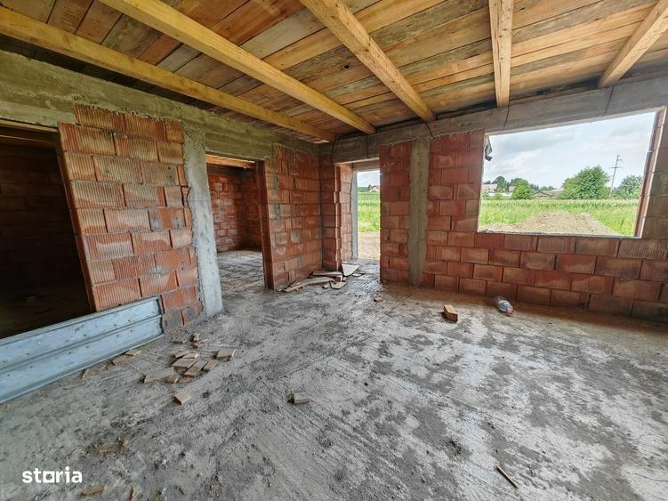 Casă cu 3 camere cu Teren 400 Mp în Hemeiuș